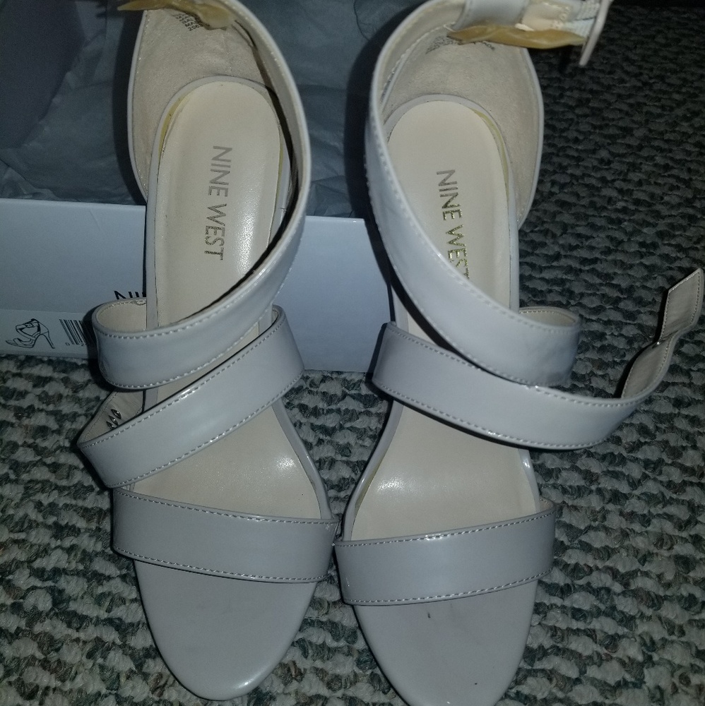 Nine west nude patent leather platform sandals